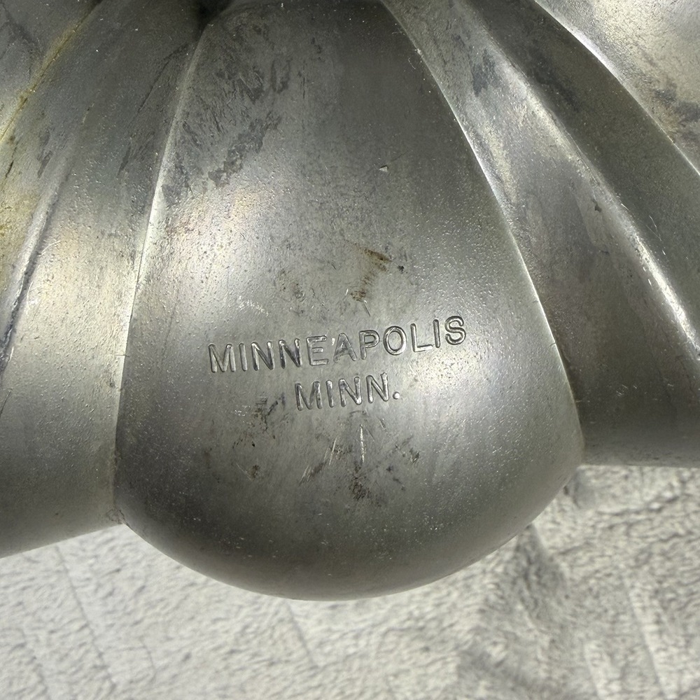 Vtg Heavy Duty Nordic Ware Mini 9" Bundt Pan Cake Made In Minneapolis USA DECOR - Picture 3 of 6